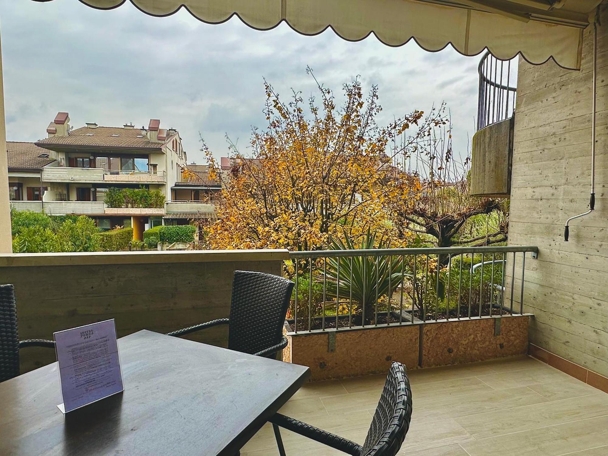 Aparthotel Lauri & Faggi Desenzano del Garda Exterior foto