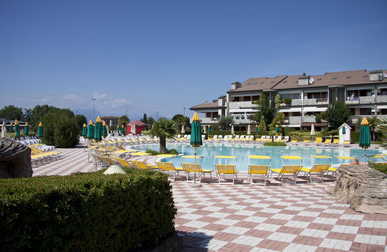 Aparthotel Lauri & Faggi Desenzano del Garda Exterior foto