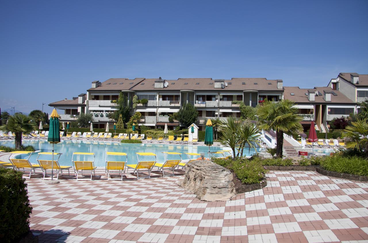 Aparthotel Lauri & Faggi Desenzano del Garda Exterior foto