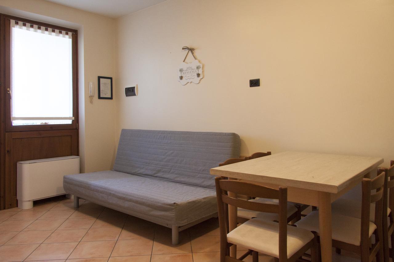 Aparthotel Lauri & Faggi Desenzano del Garda Exterior foto
