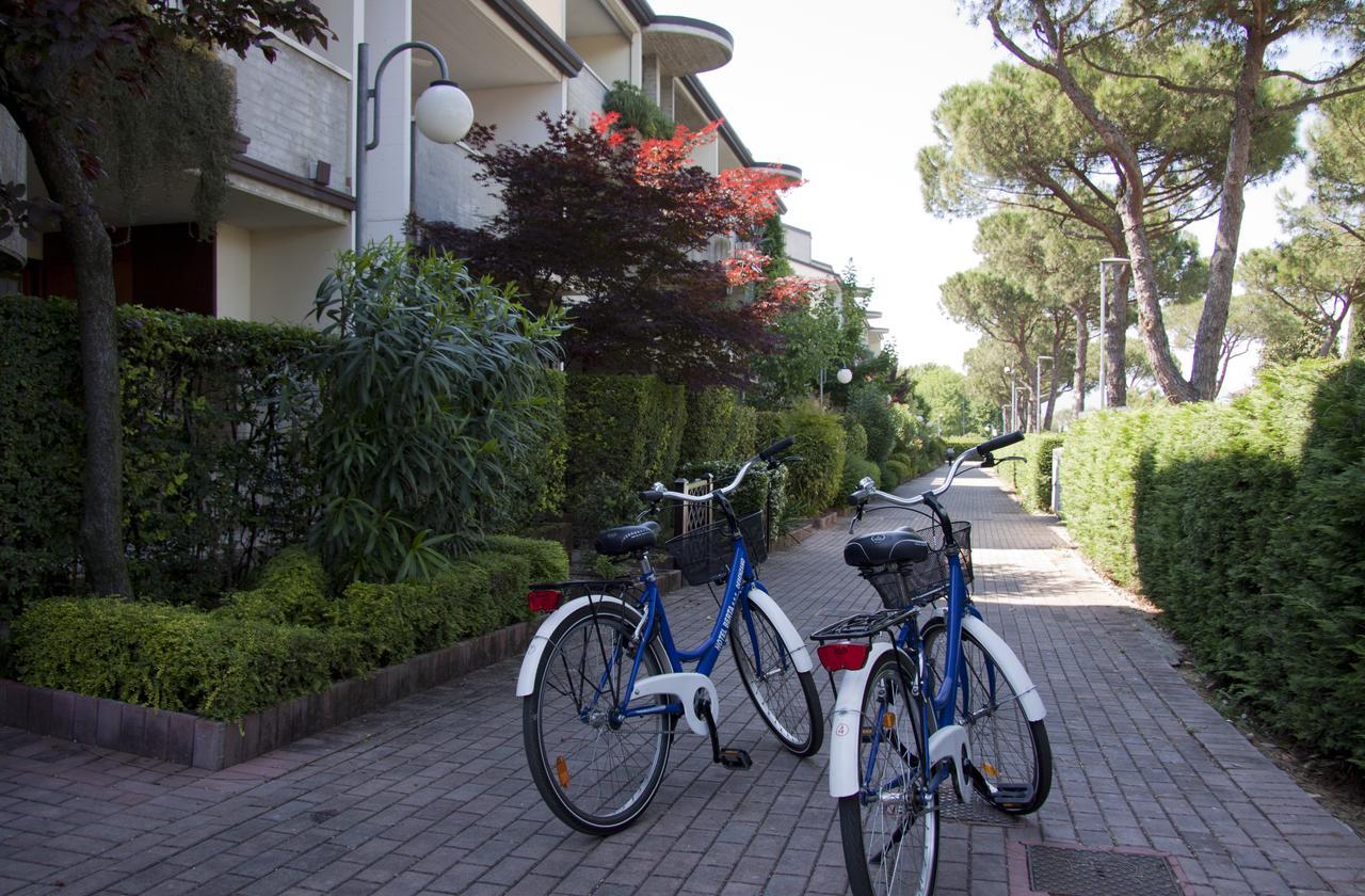 Aparthotel Lauri & Faggi Desenzano del Garda Exterior foto